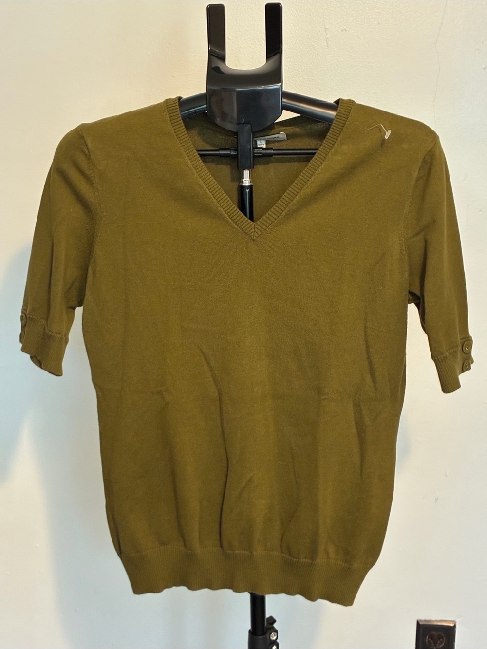 Jones New York Olive V-Neck Short Sleeve Sweater